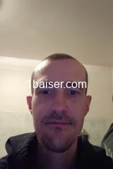 2 mec chaud reçoivent 