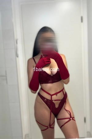 Escort Naya miel en déplacement 