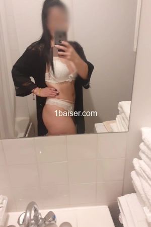 Ely, Escort Angouleme