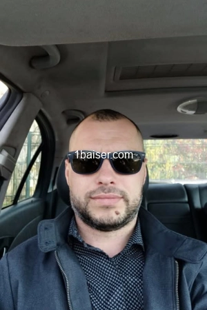 Alex, Escort Le Mesnil le Roi