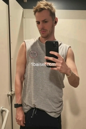 Escort BOYNEXTDOORPARIS