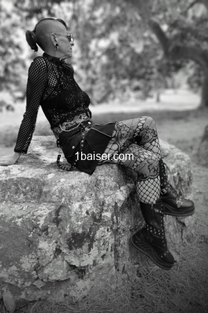 Escort Dark-Punky