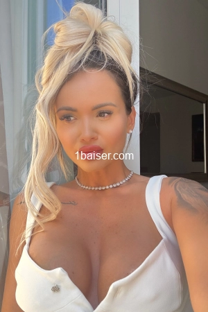 Escort Giulia Luxor