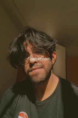 Koi, Escort Saint Nazaire