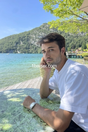 Seul ou avec une partenaire pour des shows, Escort Gentilly