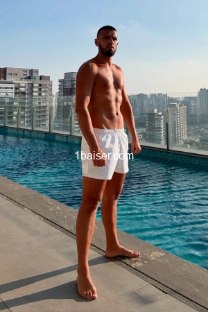 Enzo, Escort Lorgues