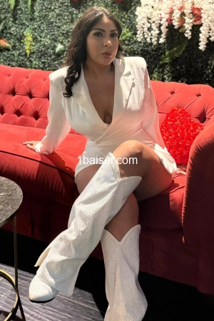 maka, Escort 1 Arr du Louvre