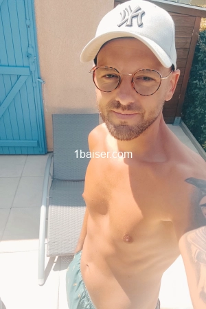 Greg Escort , Escort Dinan