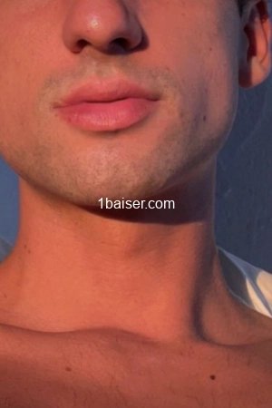 Escort jeune twink parisien