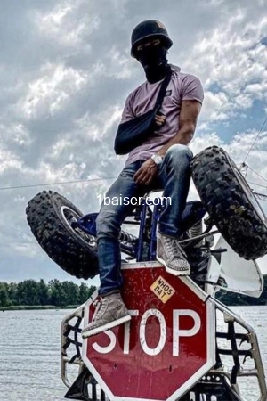 18, Escort Montreuil