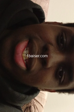 Yael Ngoma, Escort Champs sur marne