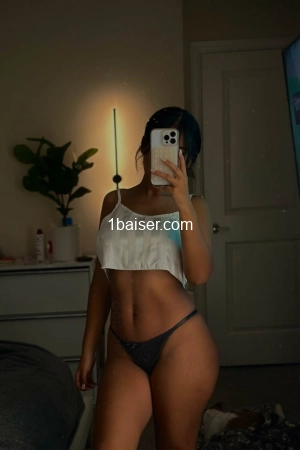 Jeune Attirante , Escort Girl Louviers