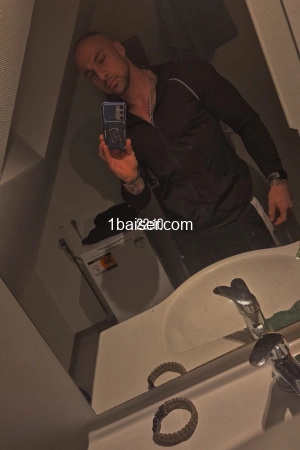 Escort HOMME ELEGANT AGREABLE ET DROLE