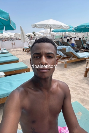 Black pour homme , Escort Clichy