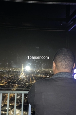 Escort Homme black sympa disponible pour ton plaisir 