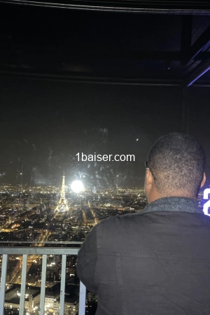 Escort Homme black sympa disponible pour ton plaisir 