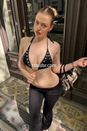KARELLE HH, Escort Troyes