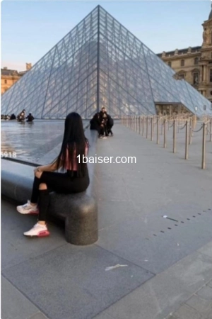 Escort belle brune 