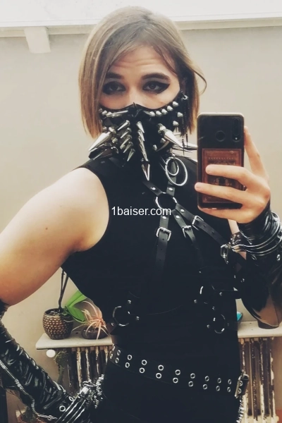 Chienne trans soumise qui veut se faire attacher, contact moi sur Telegram 