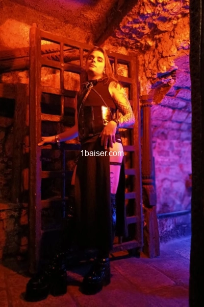 Chienne trans soumise qui veut se faire attacher, contact moi sur Telegram 