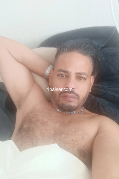Jeune homme masseur pour femme 