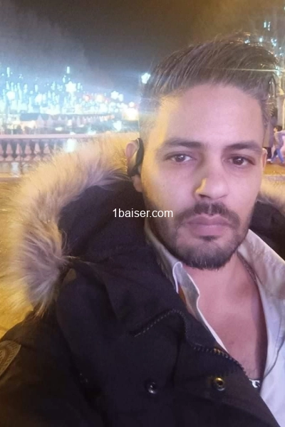 Jeune homme masseur pour femme 