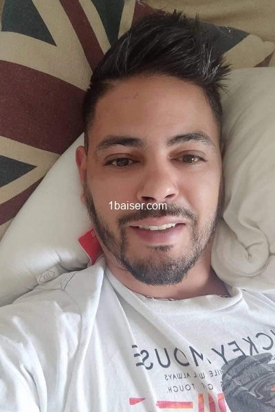 Jeune homme masseur pour femme 