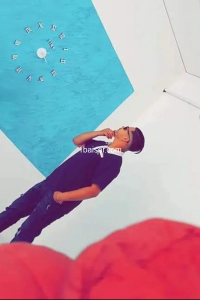 Jeune homme masseur pour femme 