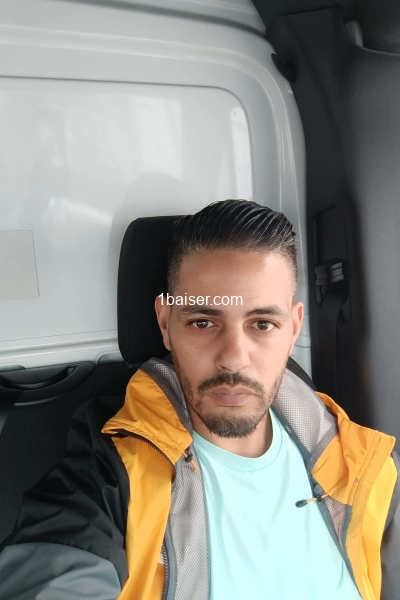 Jeune homme masseur pour femme 