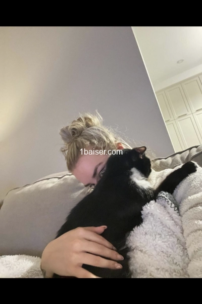 Louane — Escort Lyon (1)