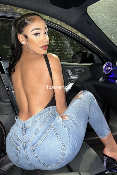 Dior , escorte girl  de luxe paris 