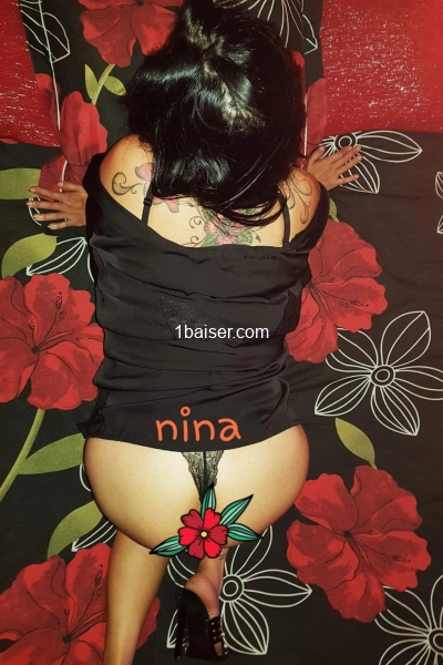 nina jolie petit bout de femme mature  brune pour moment hot