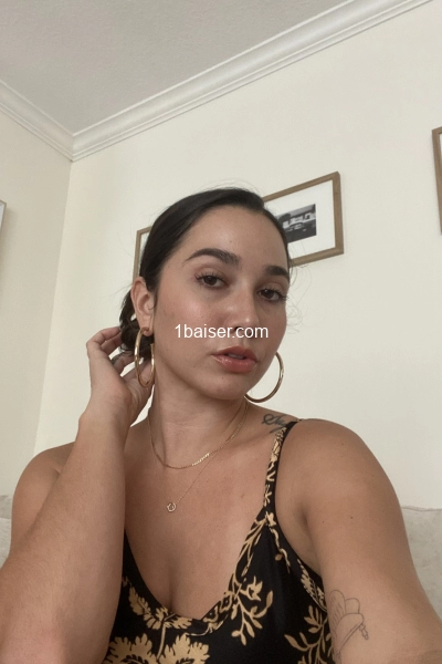 Rebecca escorte girl très discrète 
