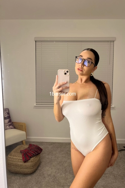 Rebecca escorte girl très discrète 