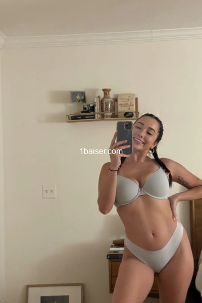 Rebecca escorte girl très discrète 