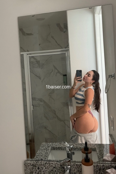 Rebecca escorte girl très discrète 