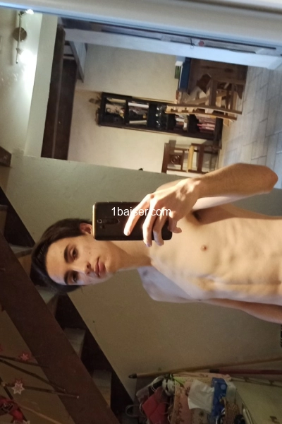 Jeune brun 18ans ouvert à tout 