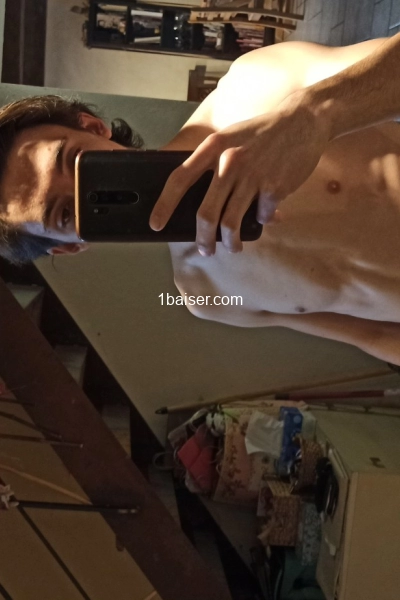 Jeune brun 18ans ouvert à tout 