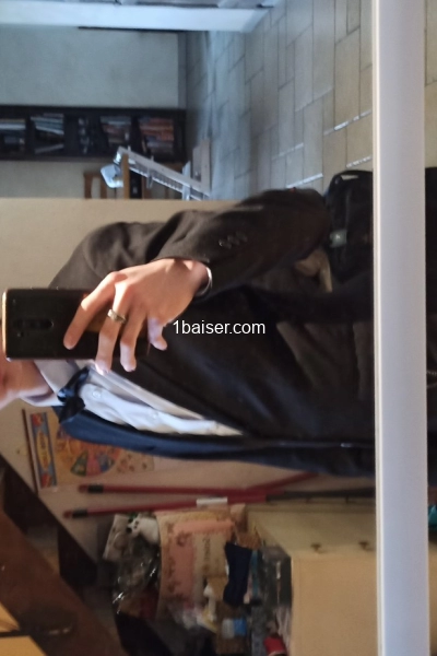 Jeune brun 18ans ouvert à tout 
