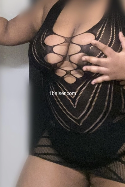 BBW tropicale tatouée 