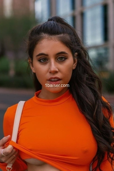 Escort à Orléans : Auxyeuxvert, Femme (2/3)
