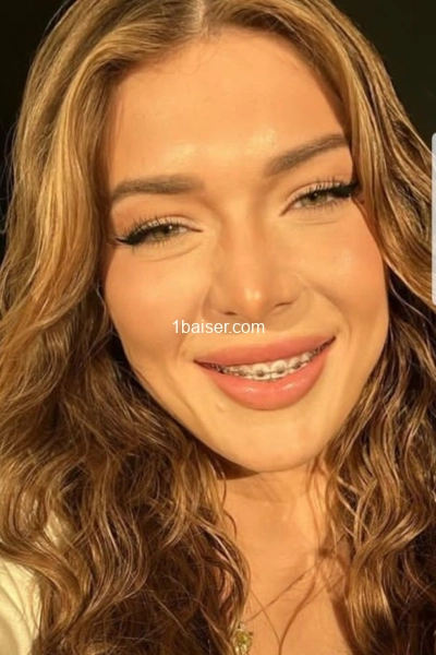 Jeune femme disponible pour vos moments de détentes — Escort Orléans (1)