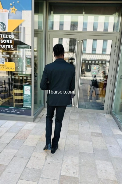 Loverkid  — Escort Paris (1)