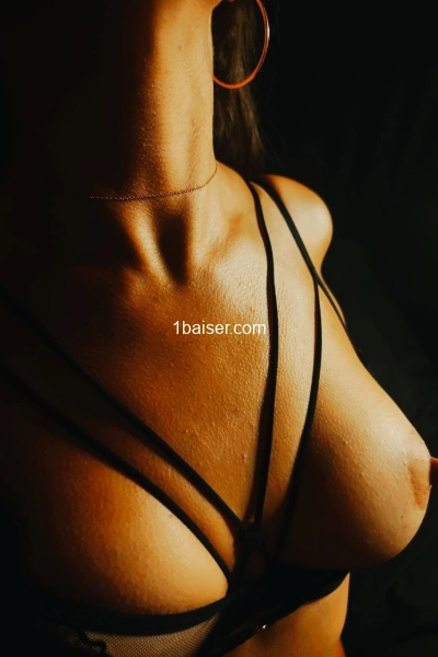 Athena33  — Escort à Bordeaux, Femme (1/3)