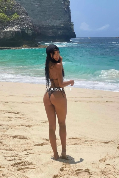 VALENTINA JEUNE AMANTE