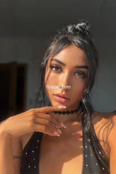 VALENTINA JEUNE AMANTE