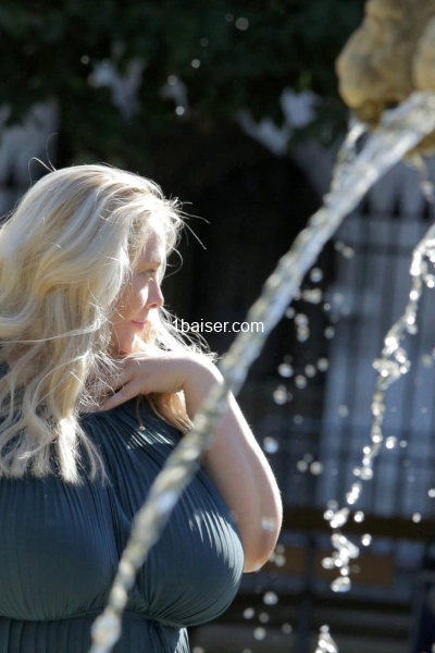 Mega Busty Adena 148N in Paris 0613144614