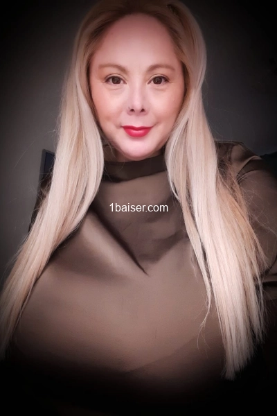 Mega Busty Adena 148N in Paris 0613144614