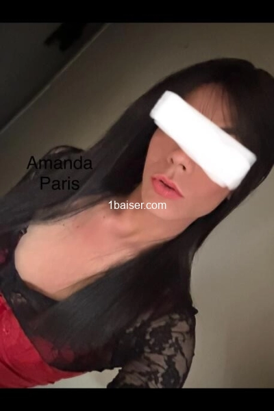 Amanda jolie travestie féminine à Paris