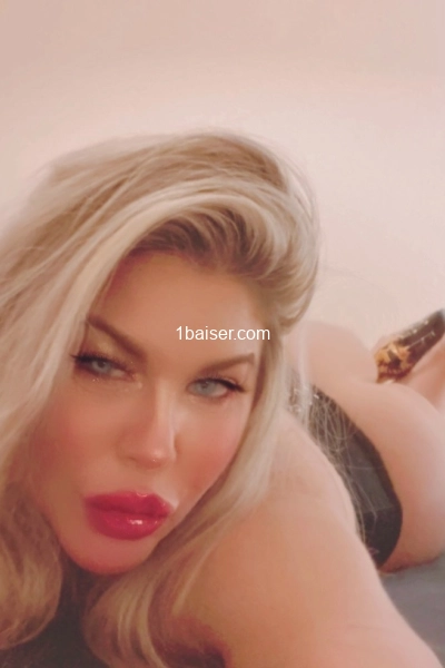 très jolie et très sexy ,domination 
